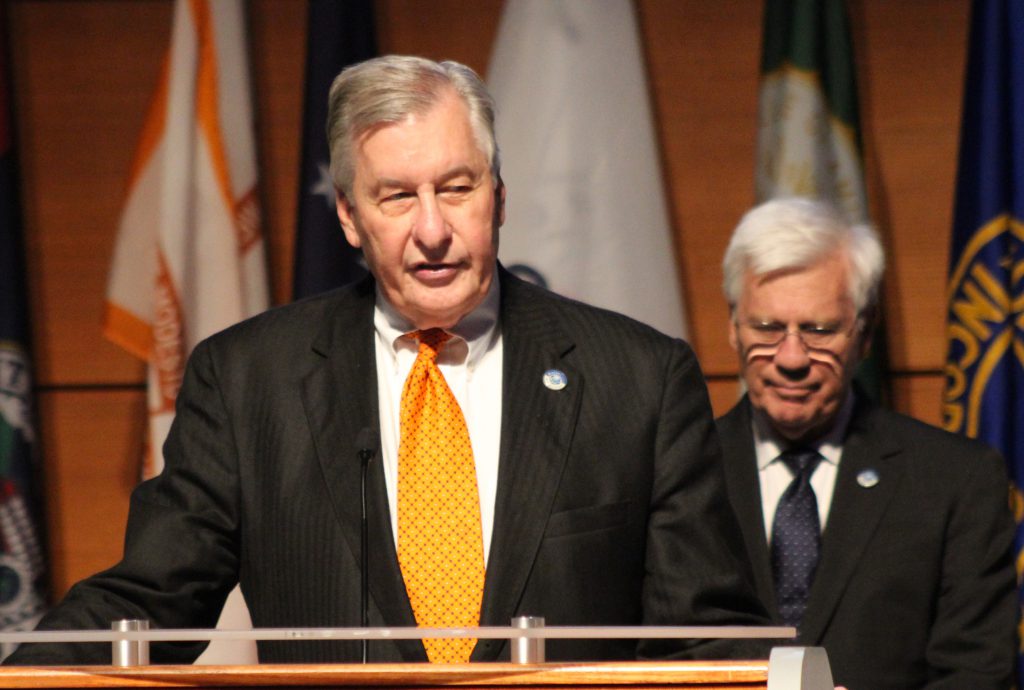 Mike Hyatt accepts an award at the 2017 Annual Conference